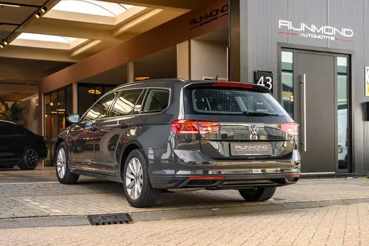 Volkswagen Passat 2020 photo 3
