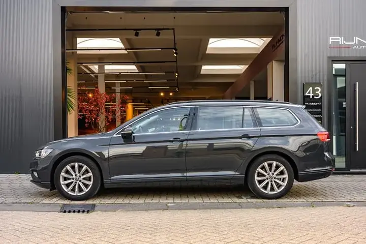 Volkswagen Passat 2020 photo 2