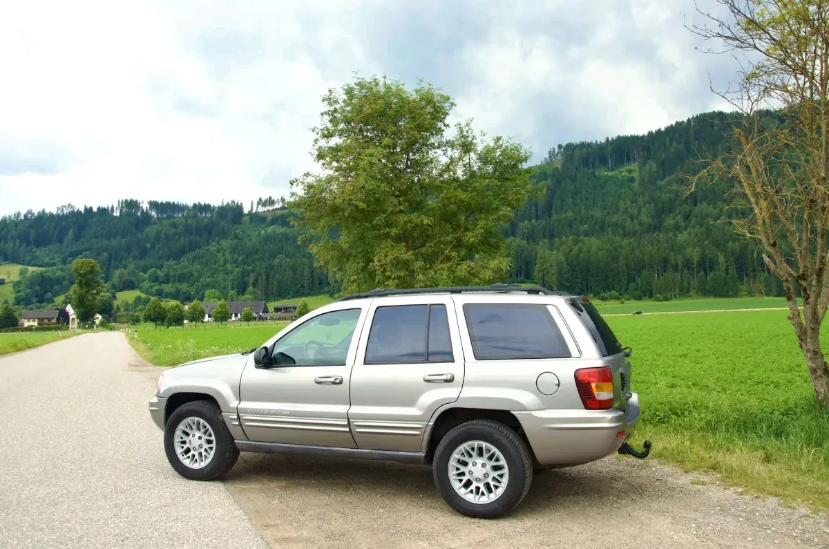Jeep Grand Cherokee 2000 photo 3