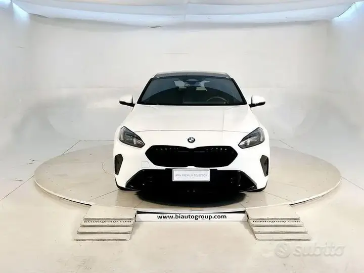 BMW 1 Series 2025 photo 3