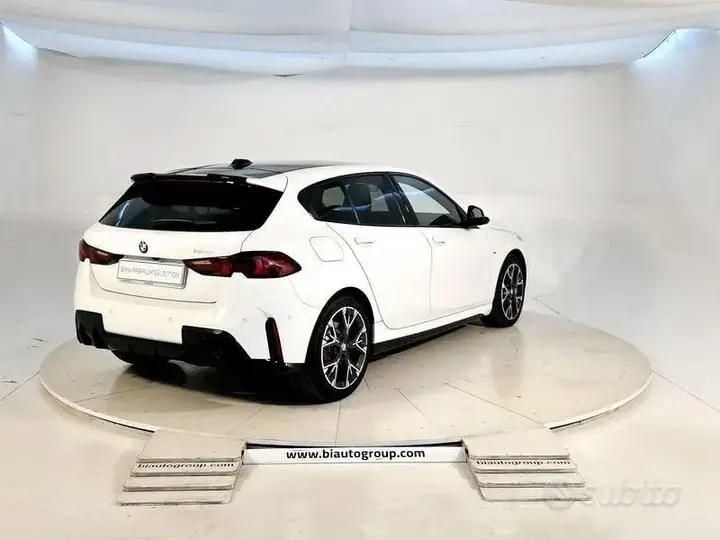 BMW 1 Series 2025 photo 5