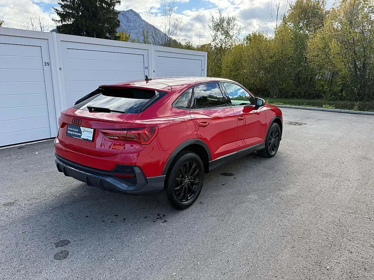 Audi Q3 2022 photo 2
