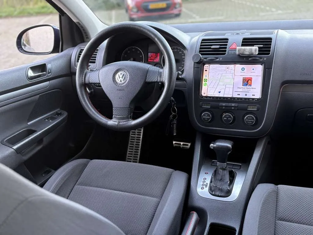 Volkswagen Golf 2004 photo 2
