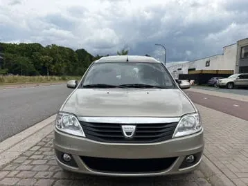 Dacia Logan 2011 photo 2