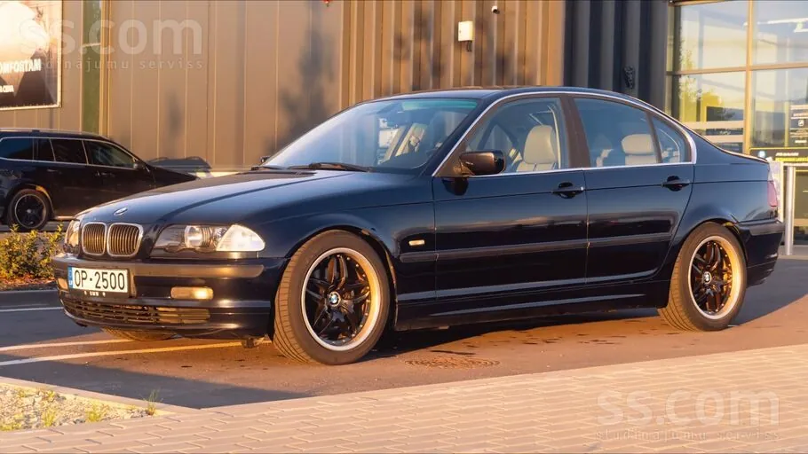 BMW 323