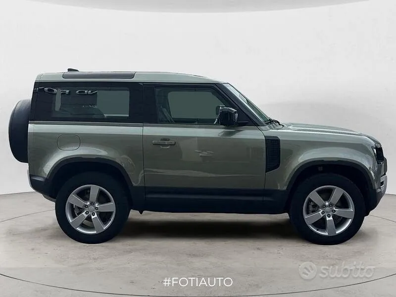 Land Rover Defender 2022 photo 5