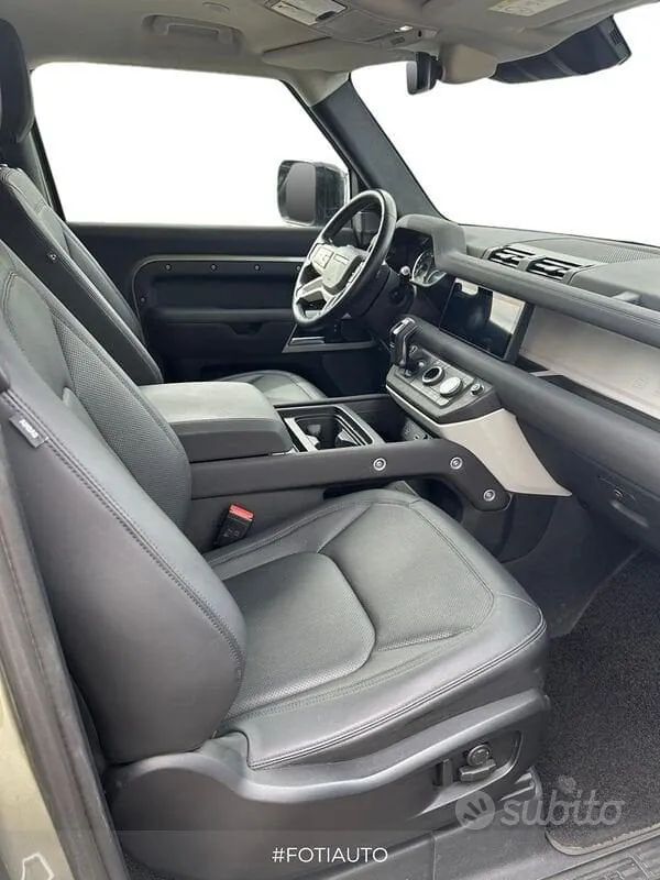 Land Rover Defender 2022 photo 3