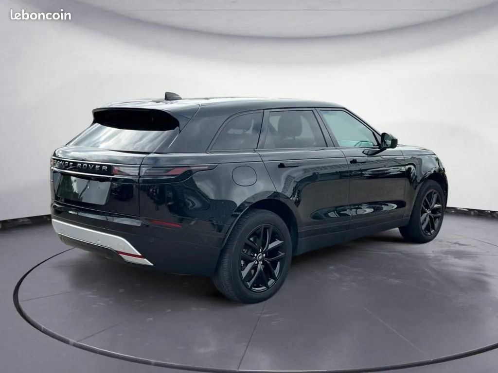 Land Rover Range Rover Velar 2024 photo 3