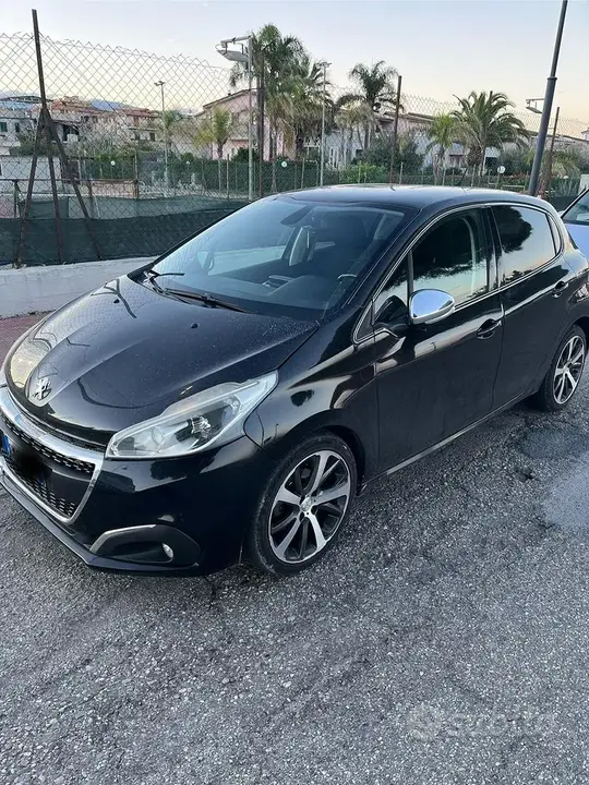 Peugeot 208 2015 photo 3