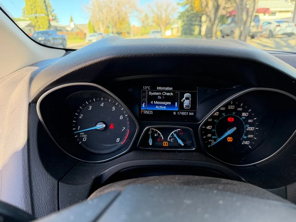Ford Focus 2014 photo 2