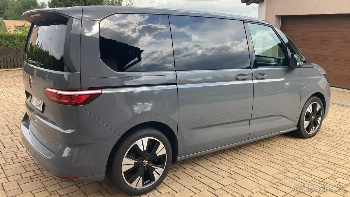 Volkswagen Multivan T7 2023 photo 3