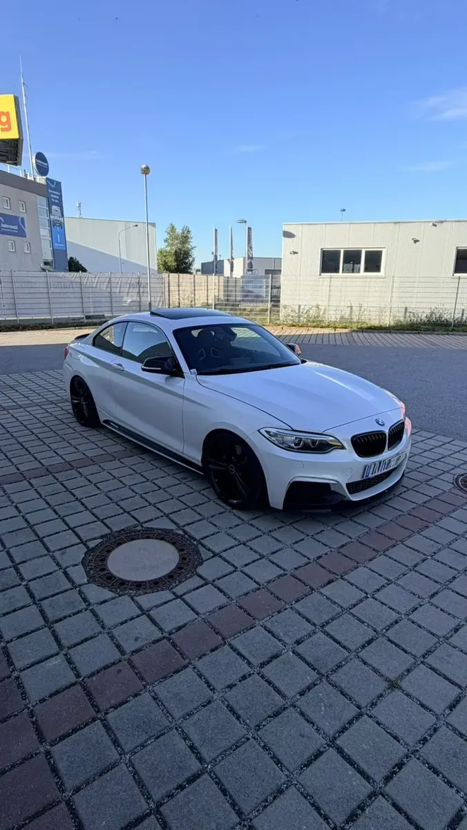 BMW 2 Series 2015 photo 2