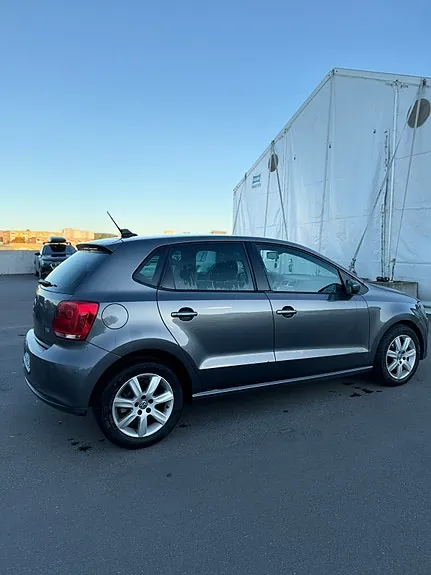 Volkswagen Polo 2011 photo 2