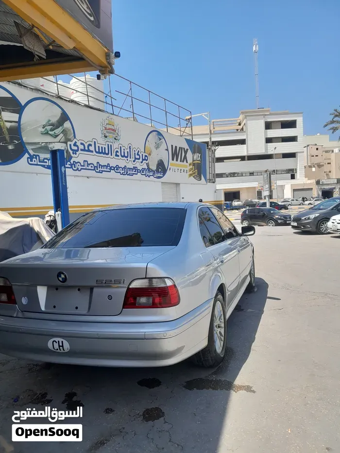 BMW 5 Series 2023 photo 2