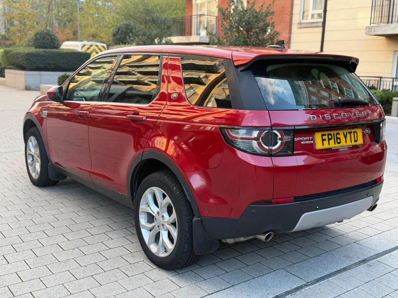 Land Rover Discovery Sport 2016 photo 2