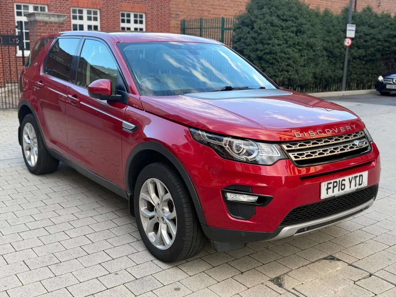 Land Rover Discovery Sport 2016 photo 5