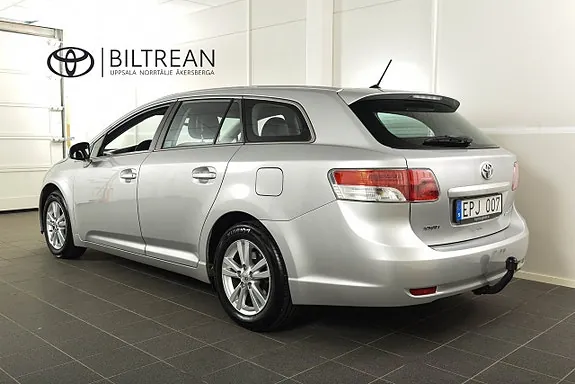 Toyota Avensis 2011 photo 2