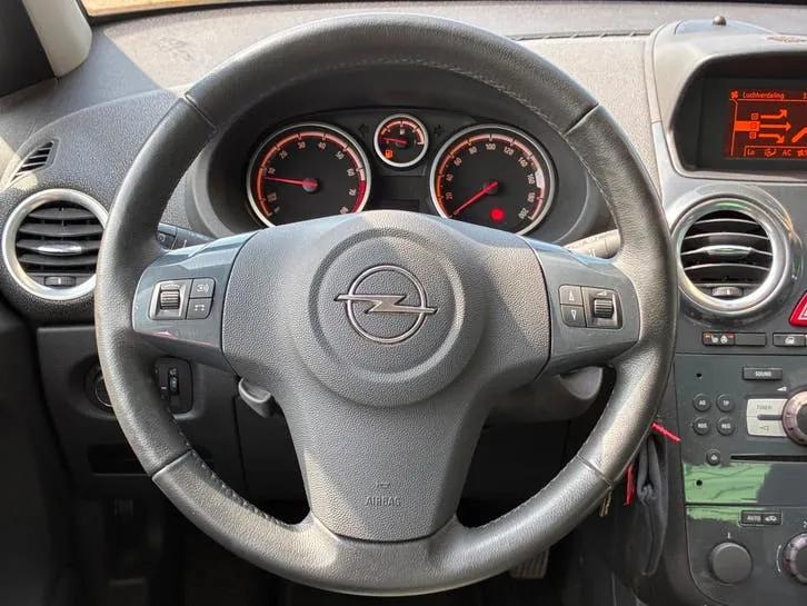 Opel Corsa 2012 photo 2