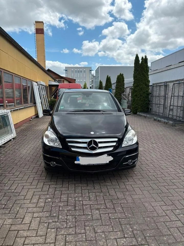 Mercedes-Benz B 200