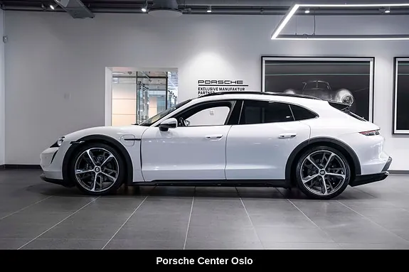 Porsche Taycan 2023 photo 2