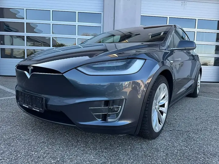 Tesla Model X 2018 photo 2