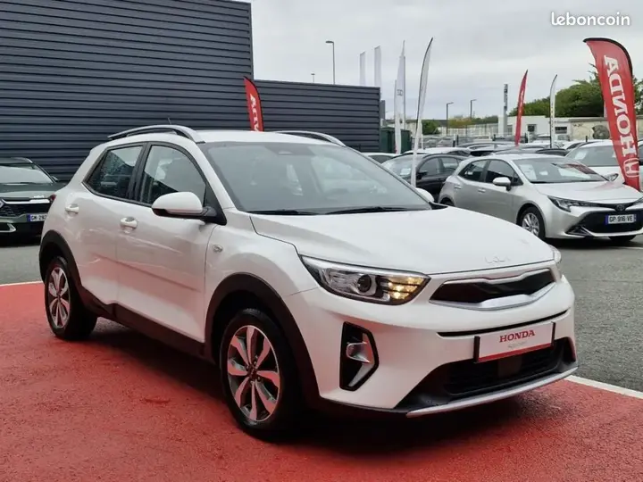 Kia Stonic 2023 photo 3