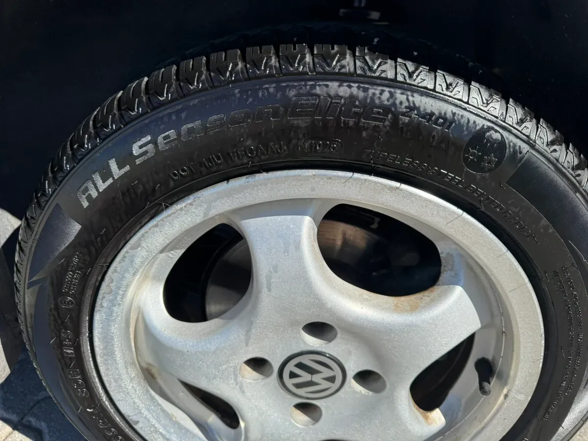 Volkswagen Polo 2000 photo 2