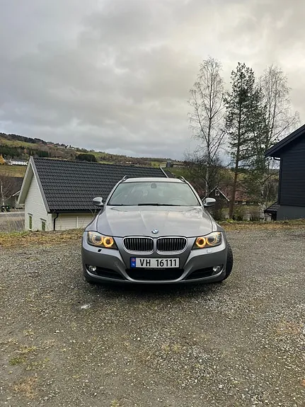BMW 318D 2009 photo 2