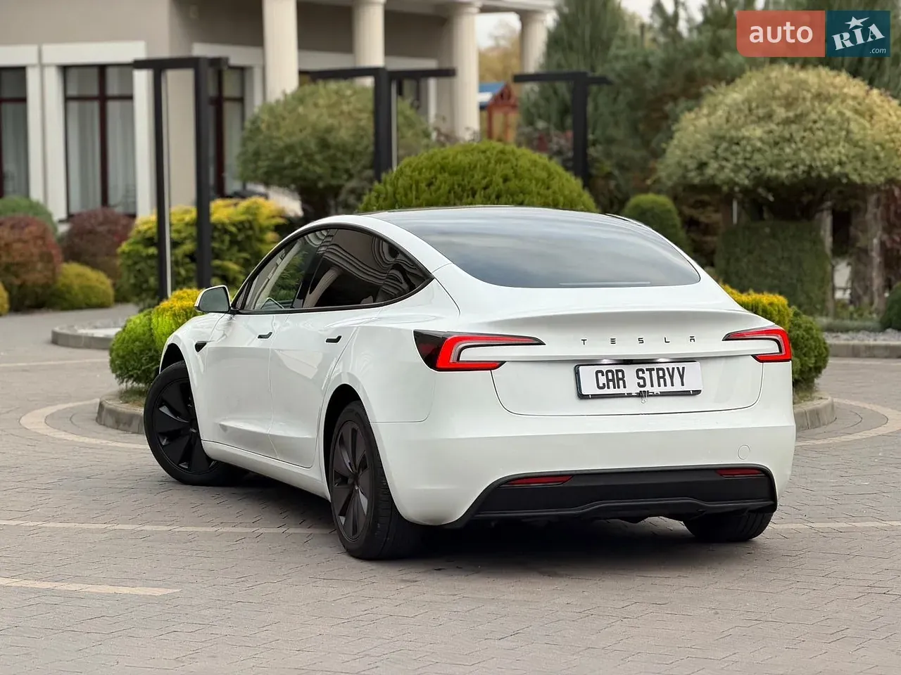 Tesla Model 3 2025 photo 4