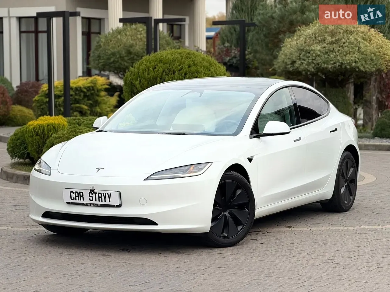 Tesla Model 3 2025 photo 2