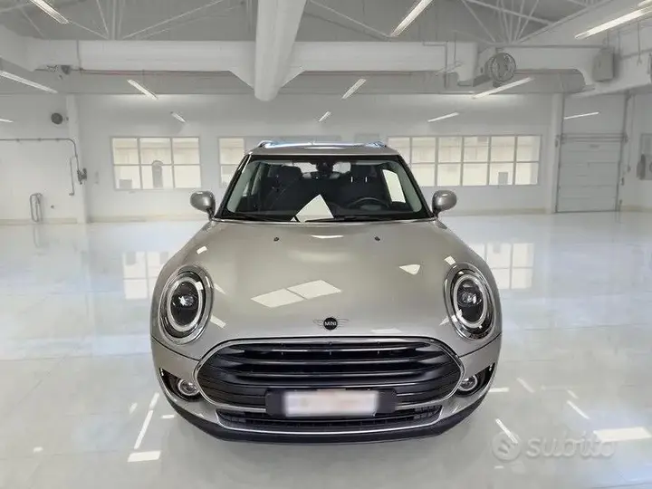 Mini Cooper Clubman 2023 photo 2