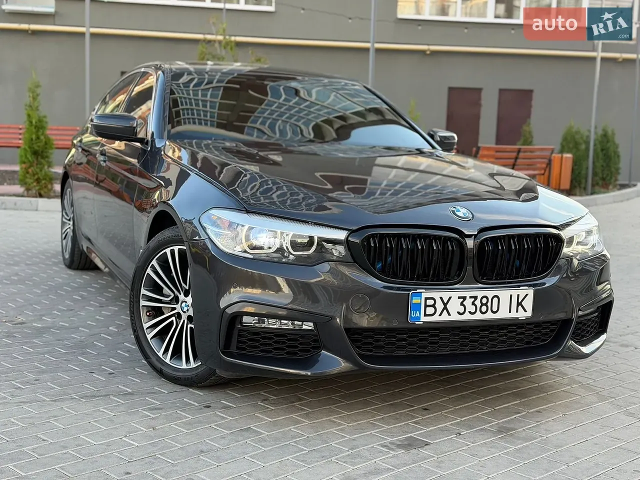 BMW 5 Series 2017 photo 2