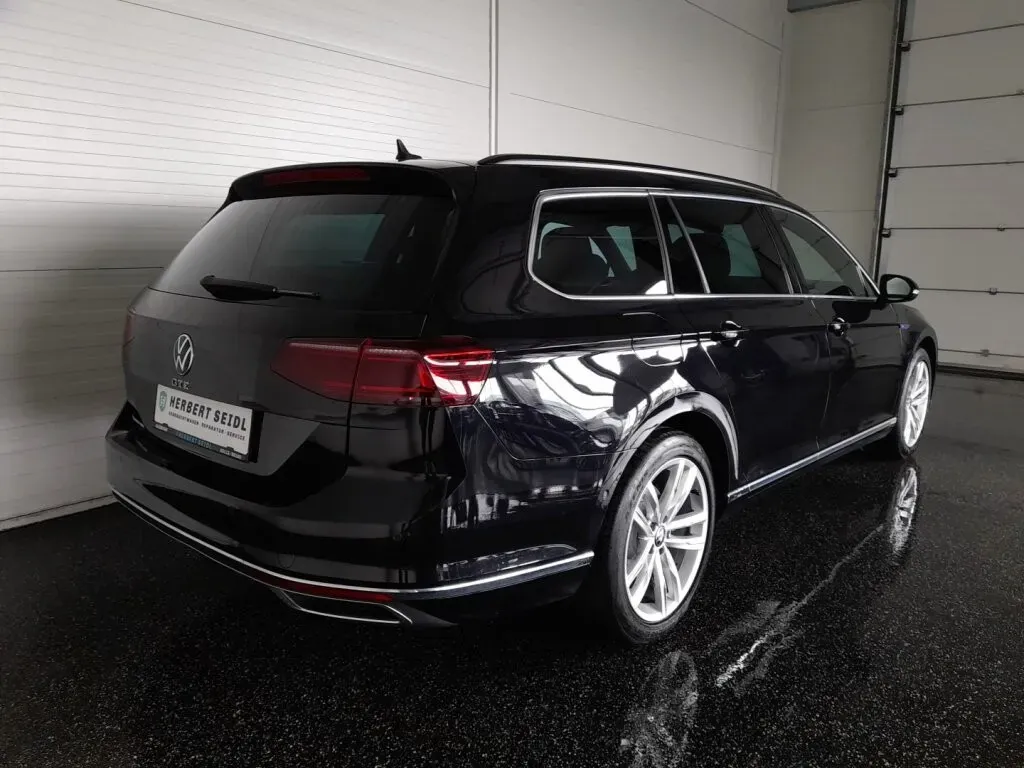 Volkswagen Passat 2021 photo 2