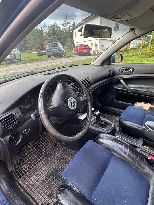 Volkswagen Passat 2000 photo 2
