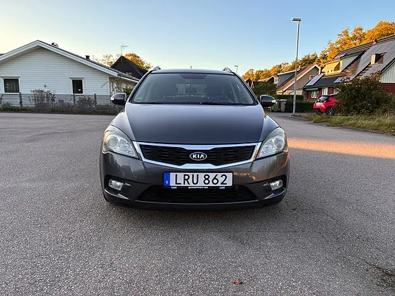 Kia Ceed 2012 photo 2