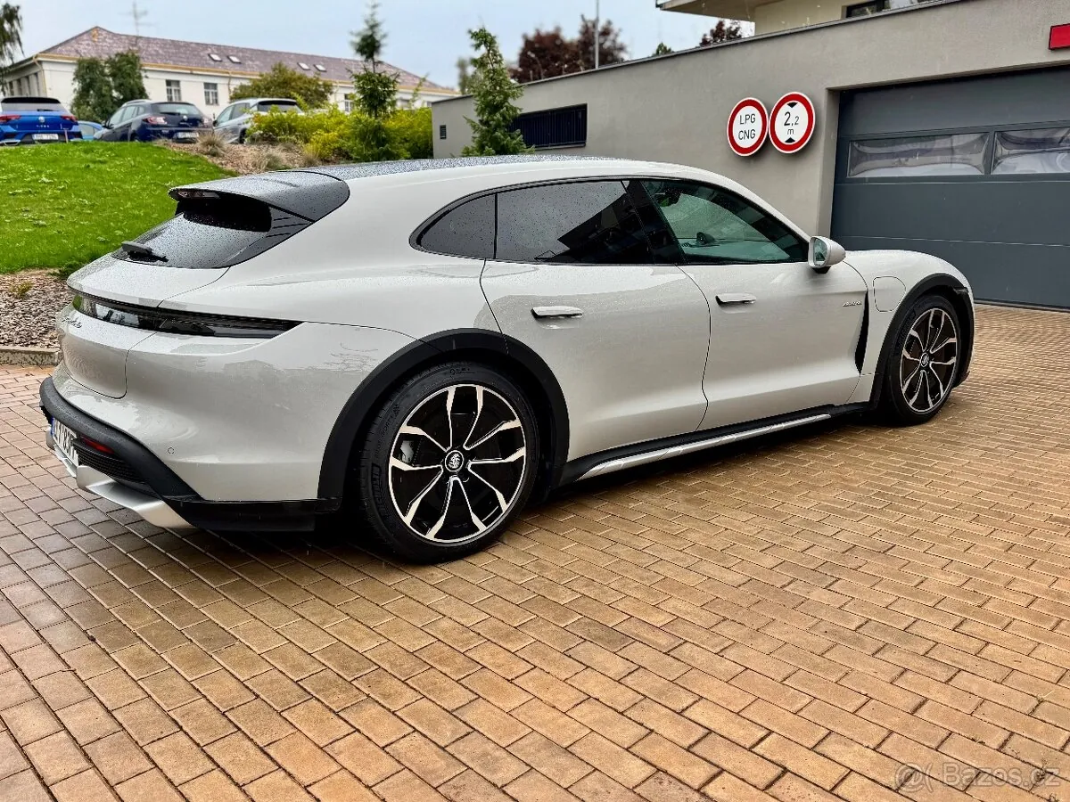 Porsche Taycan Turbo 2021 photo 4