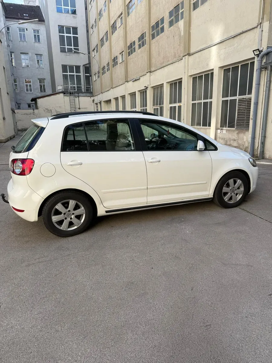 Volkswagen Golf 2011 photo 2