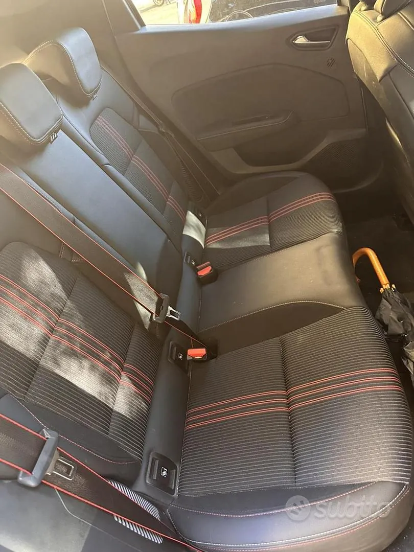 Renault Clio 2022 photo 2