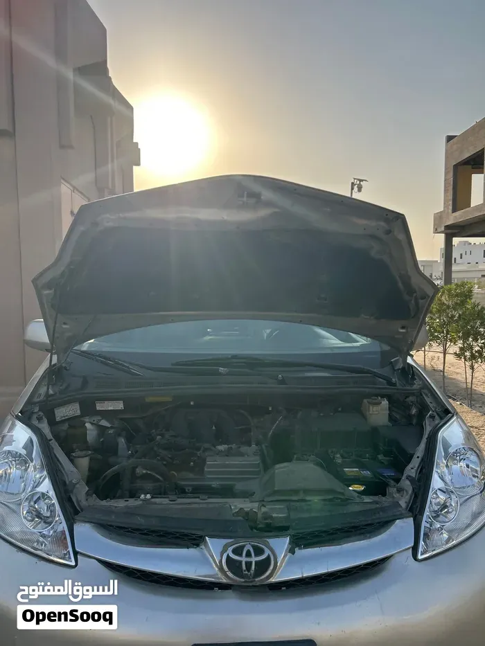 Toyota Sienna 2009 photo 3