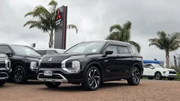 Mitsubishi Outlander 2022 photo 2