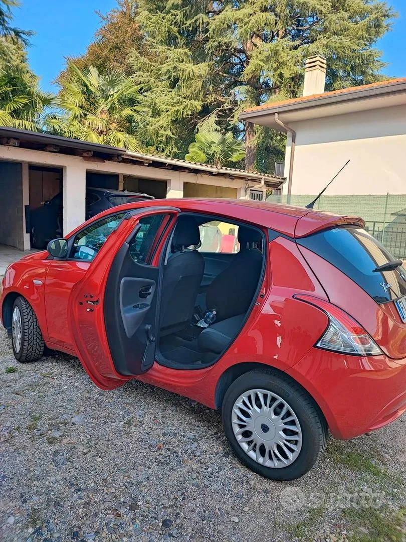 Lancia Ypsilon