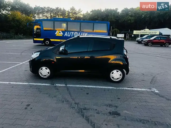 Chevrolet Spark 2011 photo 2