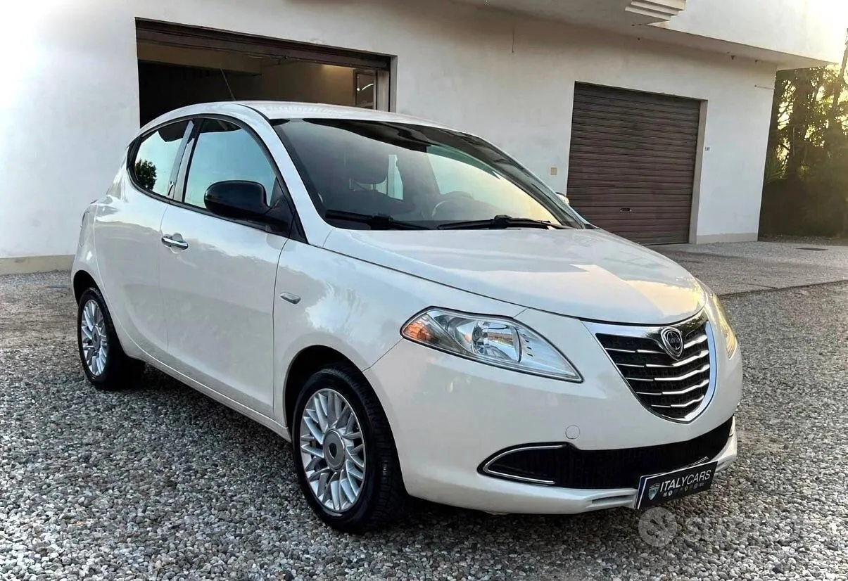 Lancia Ypsilon