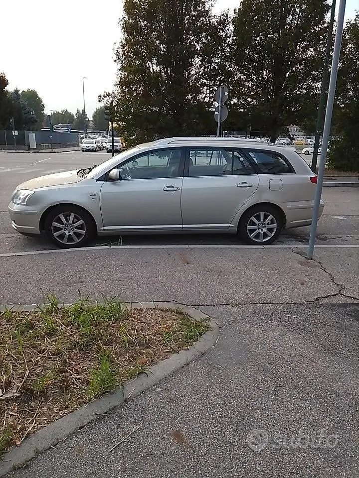 Toyota Avensis 2004 photo 5