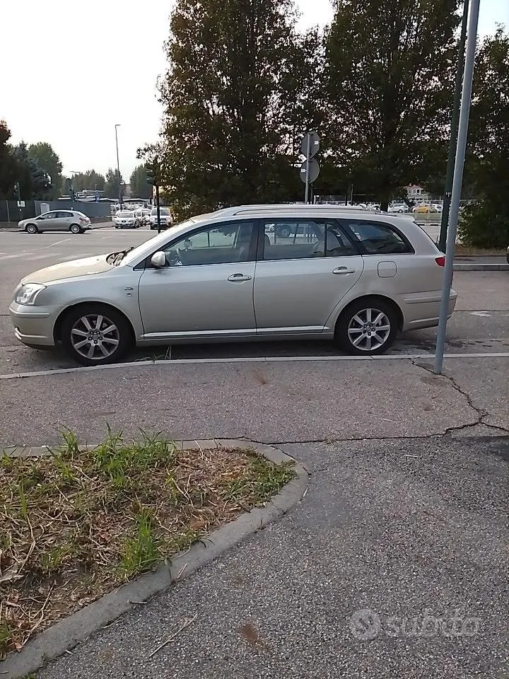 Toyota Avensis 2004 photo 4