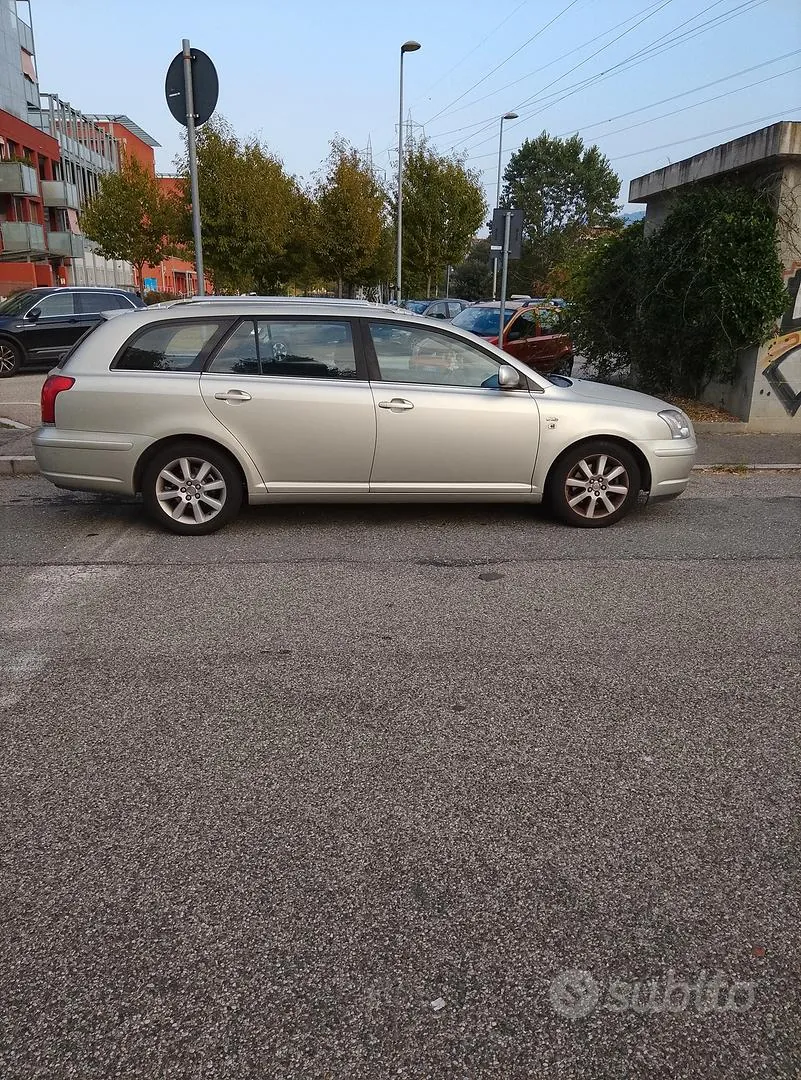 Toyota Avensis 2004 photo 3