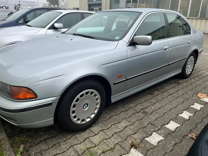 BMW 520I