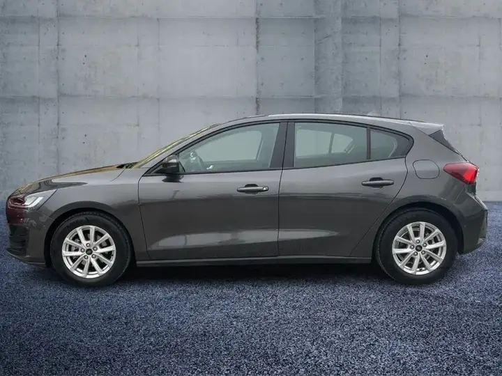 Ford Focus 2022 photo 2