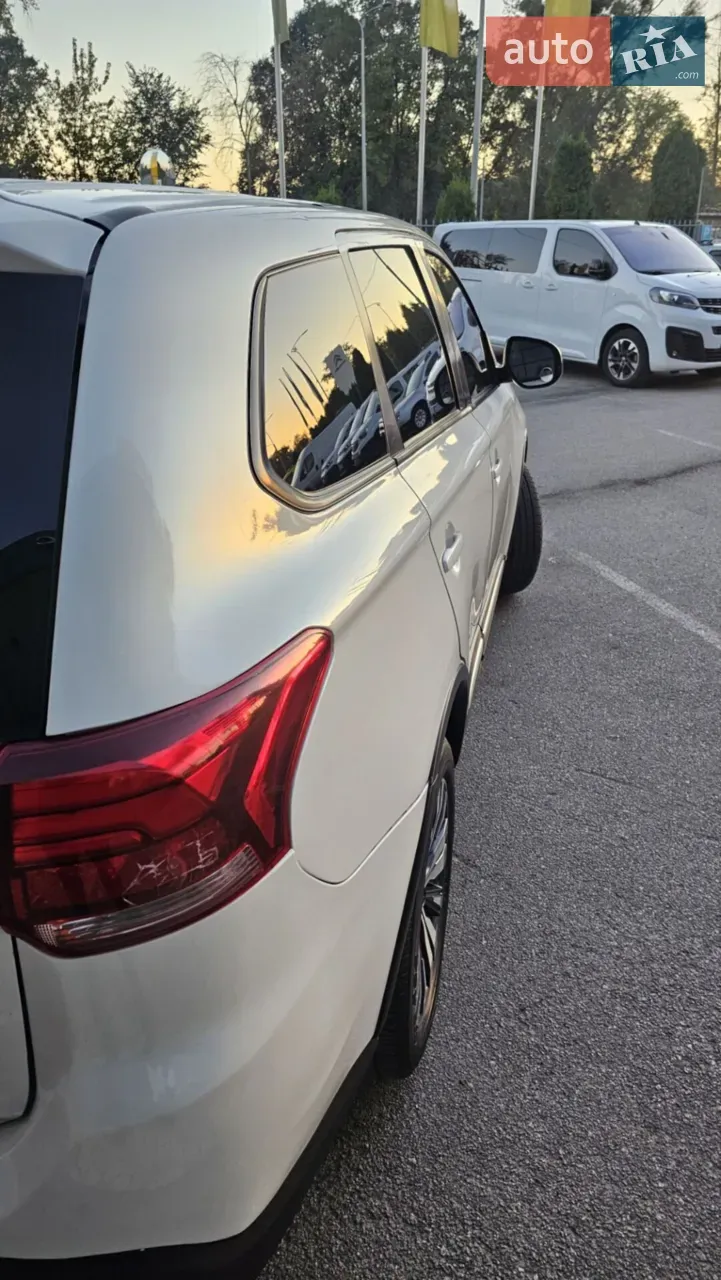 Mitsubishi Outlander 2019 photo 5