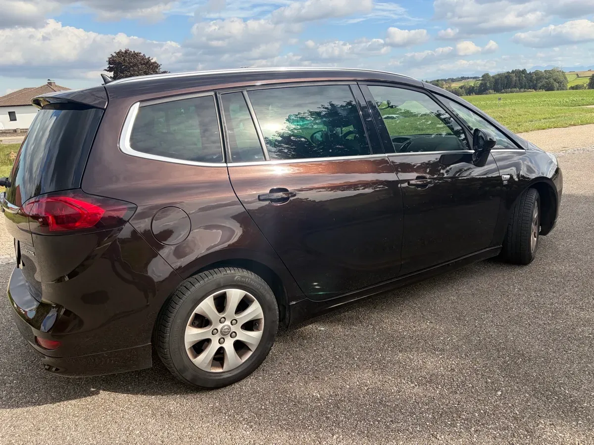 Opel Zafira 2013 photo 2